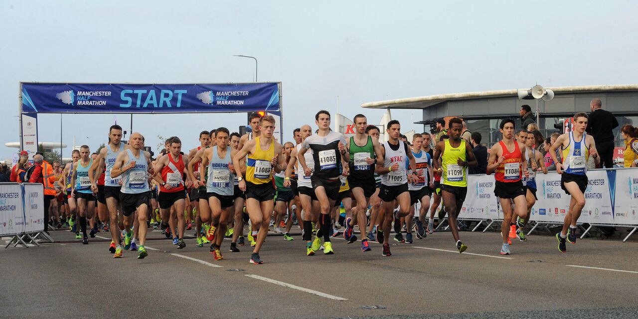 Manchester Half Marathon crowd of runners 